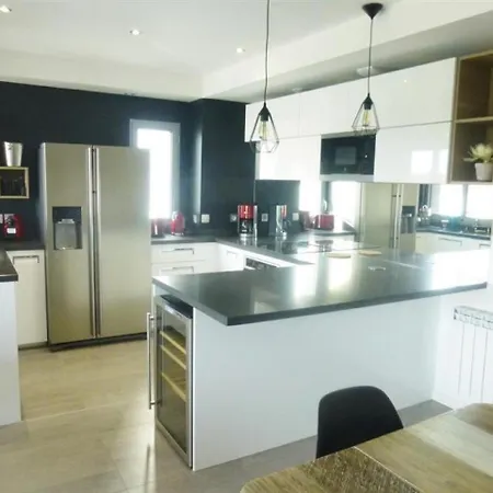 Apartamento : De Standing - Tout Confort Et Moderne - 4 Chambres - Centre Ville